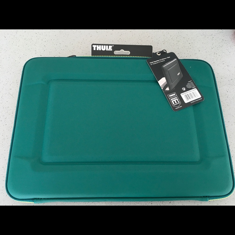 BNIB Thule Rugged MacBook Pro 15” Retina Sleeve